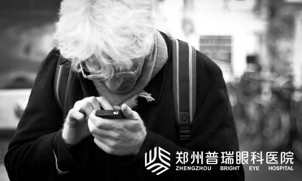 高度近視可以嗎？V4C-ICL助您擺脫眼鏡束縛！