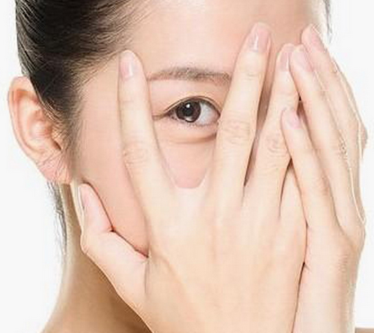 讀懂眼睛發(fā)出的4大信號，避免健康亮紅燈！