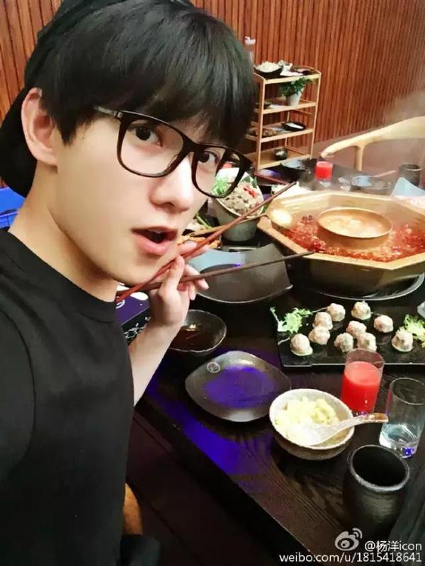 鹿晗李易峰楊洋張藝興，愛豆“眼鏡殺”誰更好看？