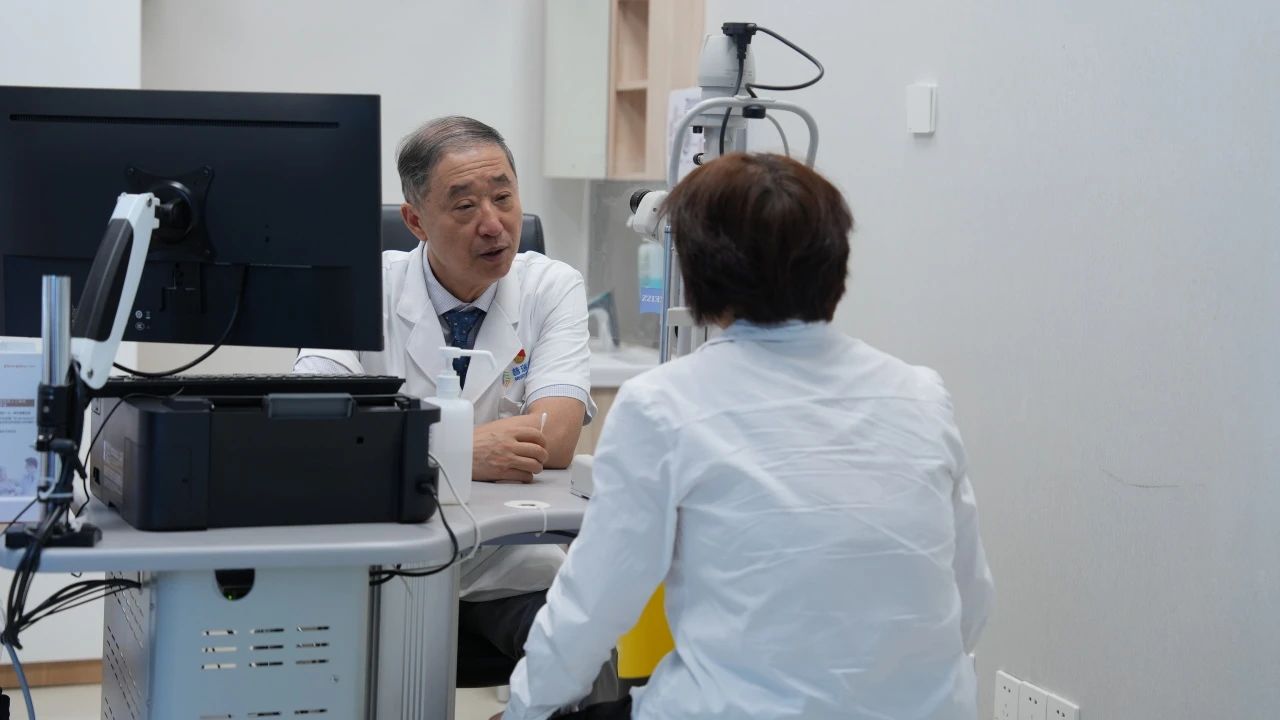 白內(nèi)障術(shù)后視力又下降？6大原因多方面解析！
